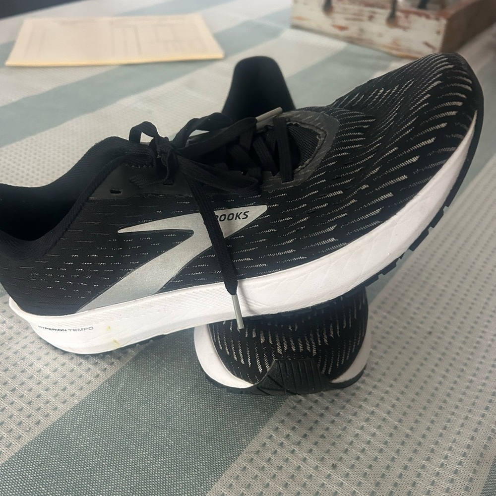 Hyperion Tempo Brooks Running Shoe, Womens 11